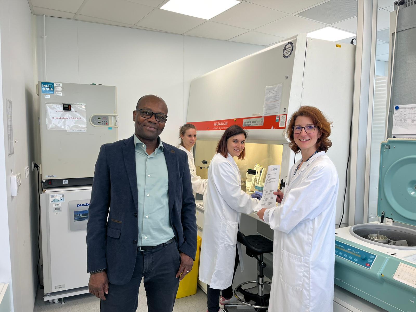 Pr Olivier Adotévi et des membres de son équipe : Caroline Laheurte, Laura Boullerot et Laurie Spehner